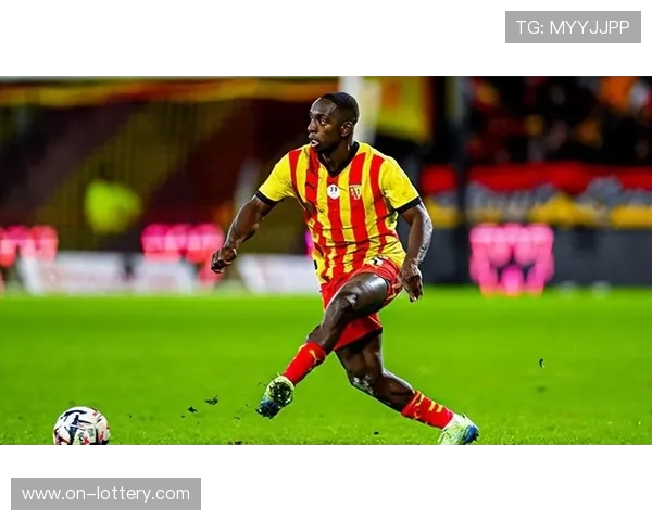 朗斯主场迎战欧塞尔，榜首强势对决保级队难逃败局