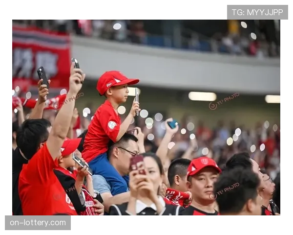 赛场花絮：狂热主场售票处排起长龙，创下队史季票销售纪录